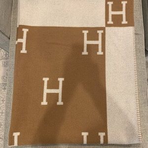 Hermes Avalon throw Blanket in gold color